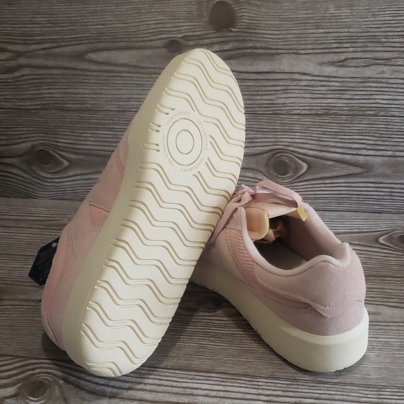 New Balance mens light pink suede and fabric platforms athletic shoes si… main image 8